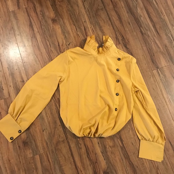 Button detail ruffle neck blouse - Picture 3 of 6